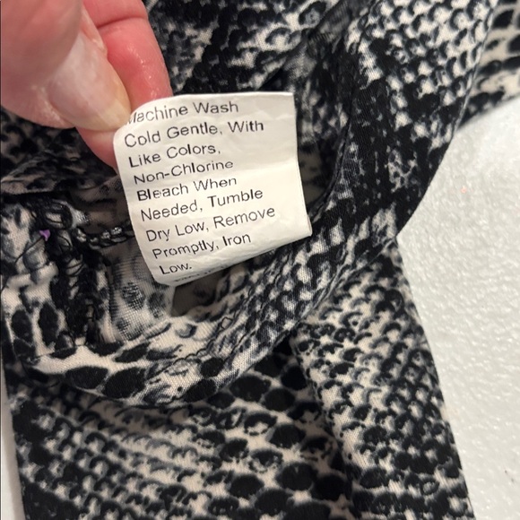 One-Shoulder Snake Print Top - Picture 4 of 4